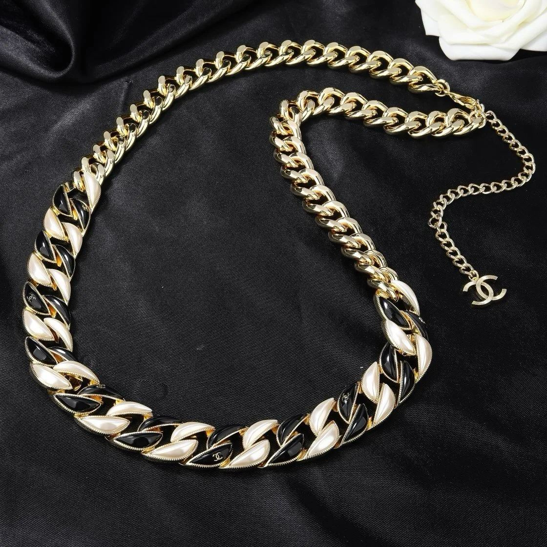 Chanel Glossy Chain Belt in Gold · view 5