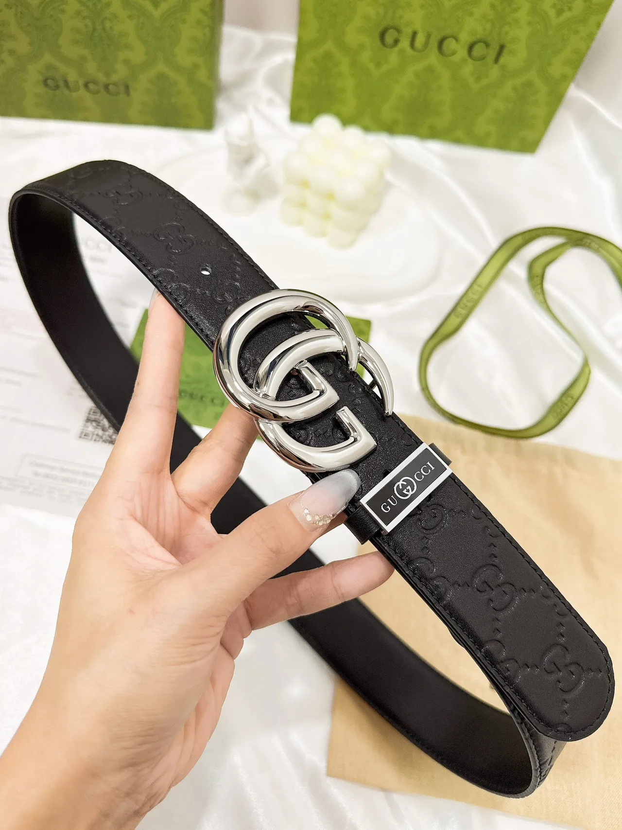 Gucci Cowhide Glossy Belt in Black · view 4