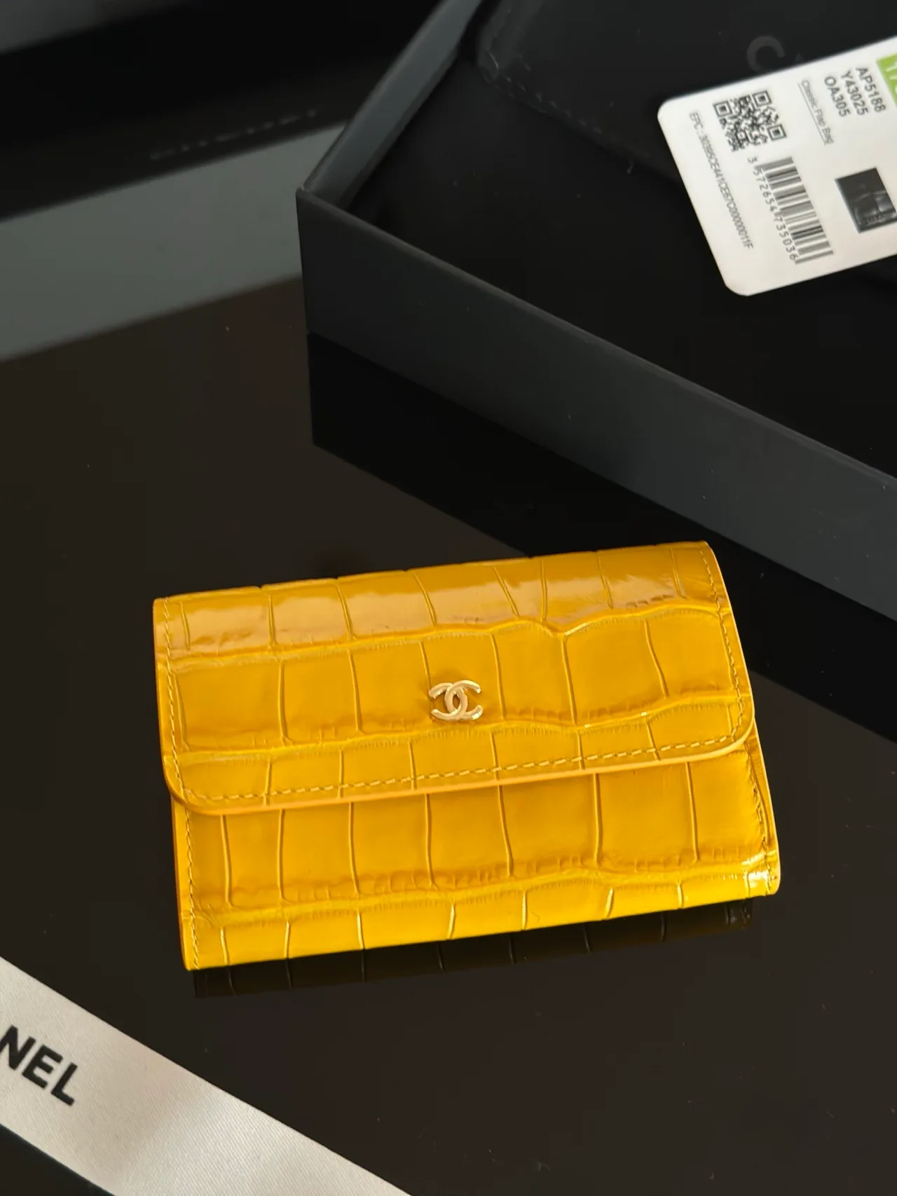 Chanel Smooth Flap Wallet in Yellow · view 1