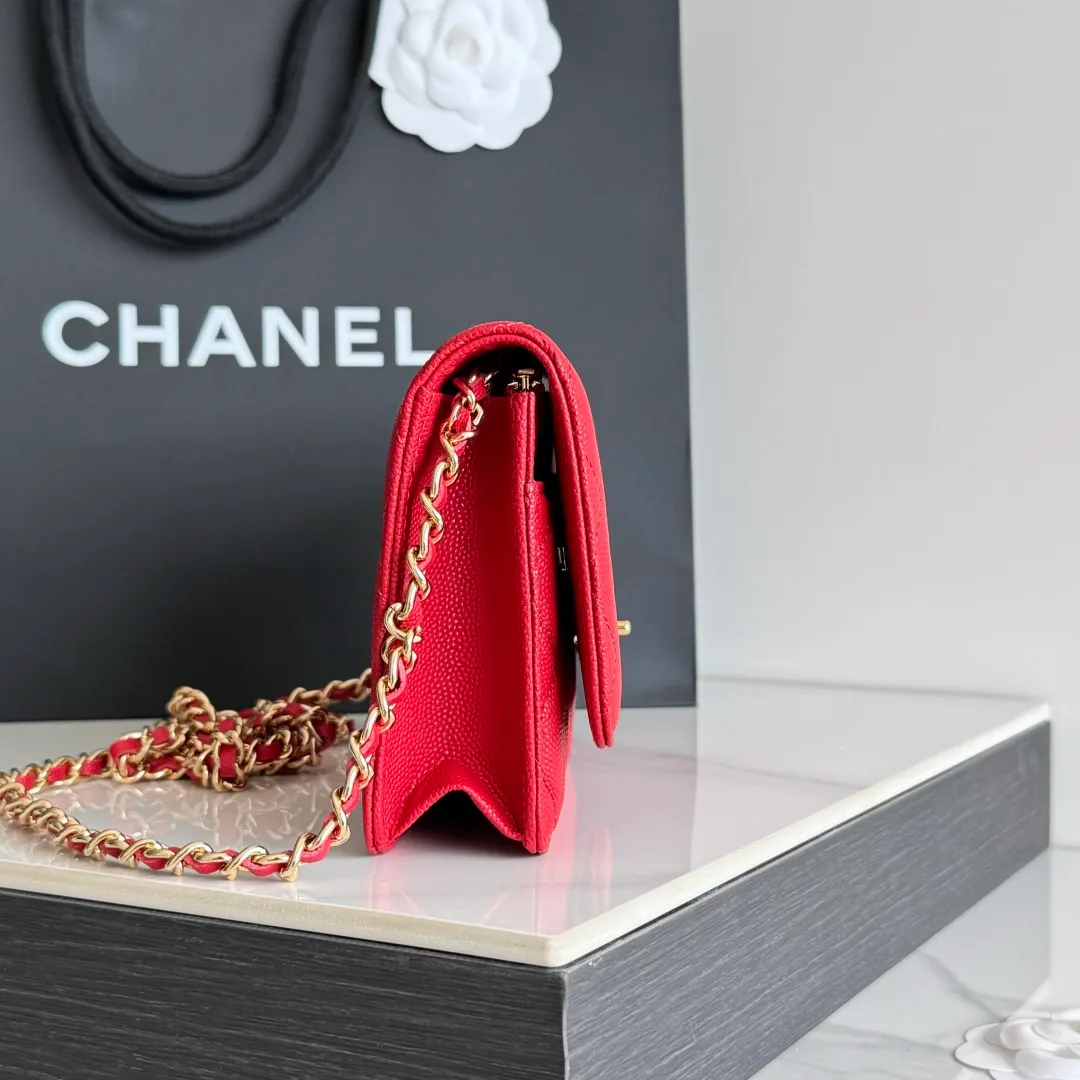 Chanel Calfskin Quilted Clutch in Red · view 4