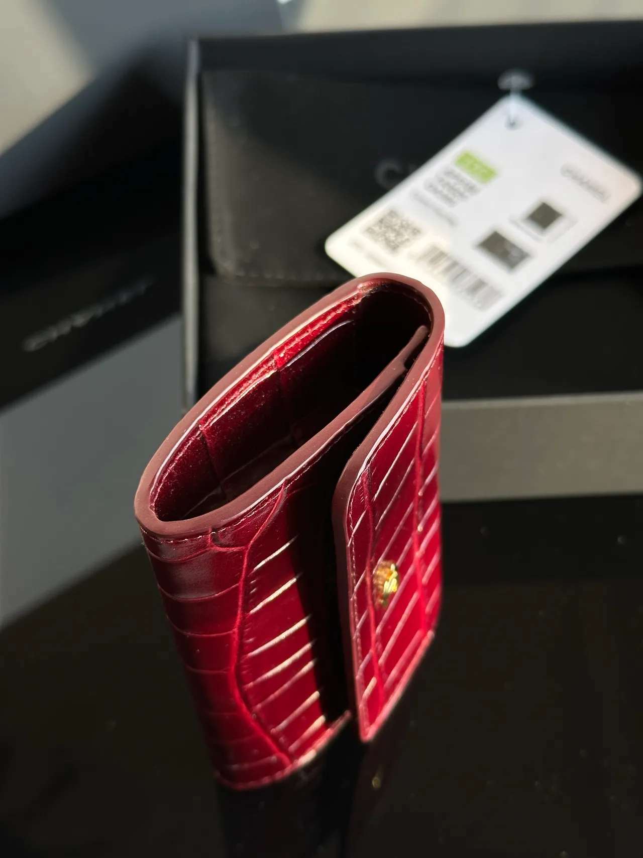 Chanel Glossy Wallet in Burgundy · view 7