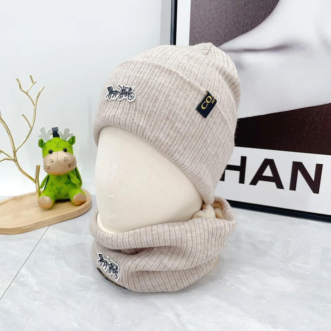 Coach Wool Hat scarf and gloves knit set in Beige · view 2