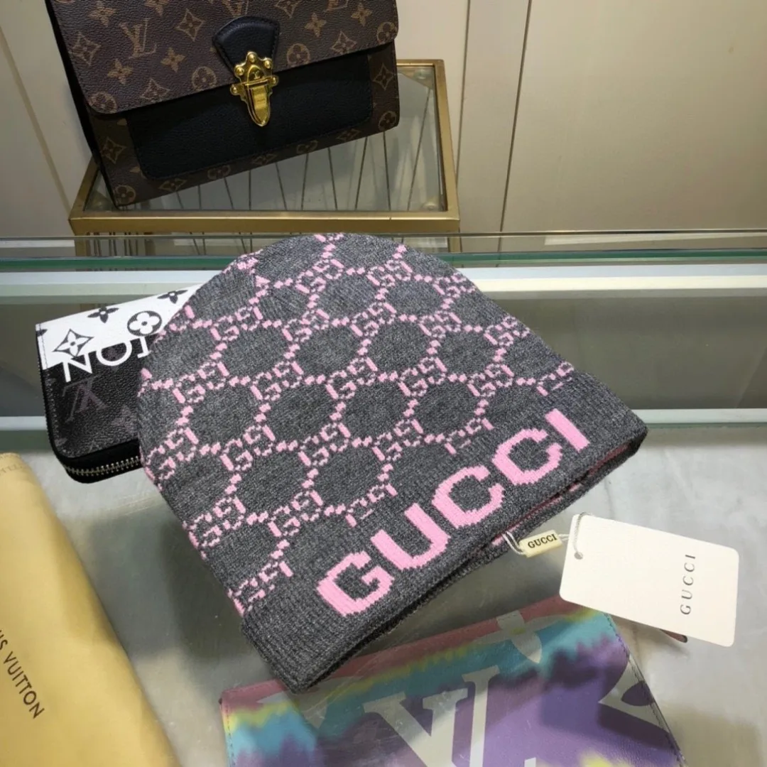 Gucci Beanie in Grey & Beige · view 4