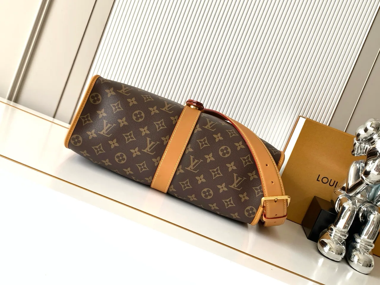 Louis Vuitton Monogram Glossy Crossbody Bag in Brown · view 4