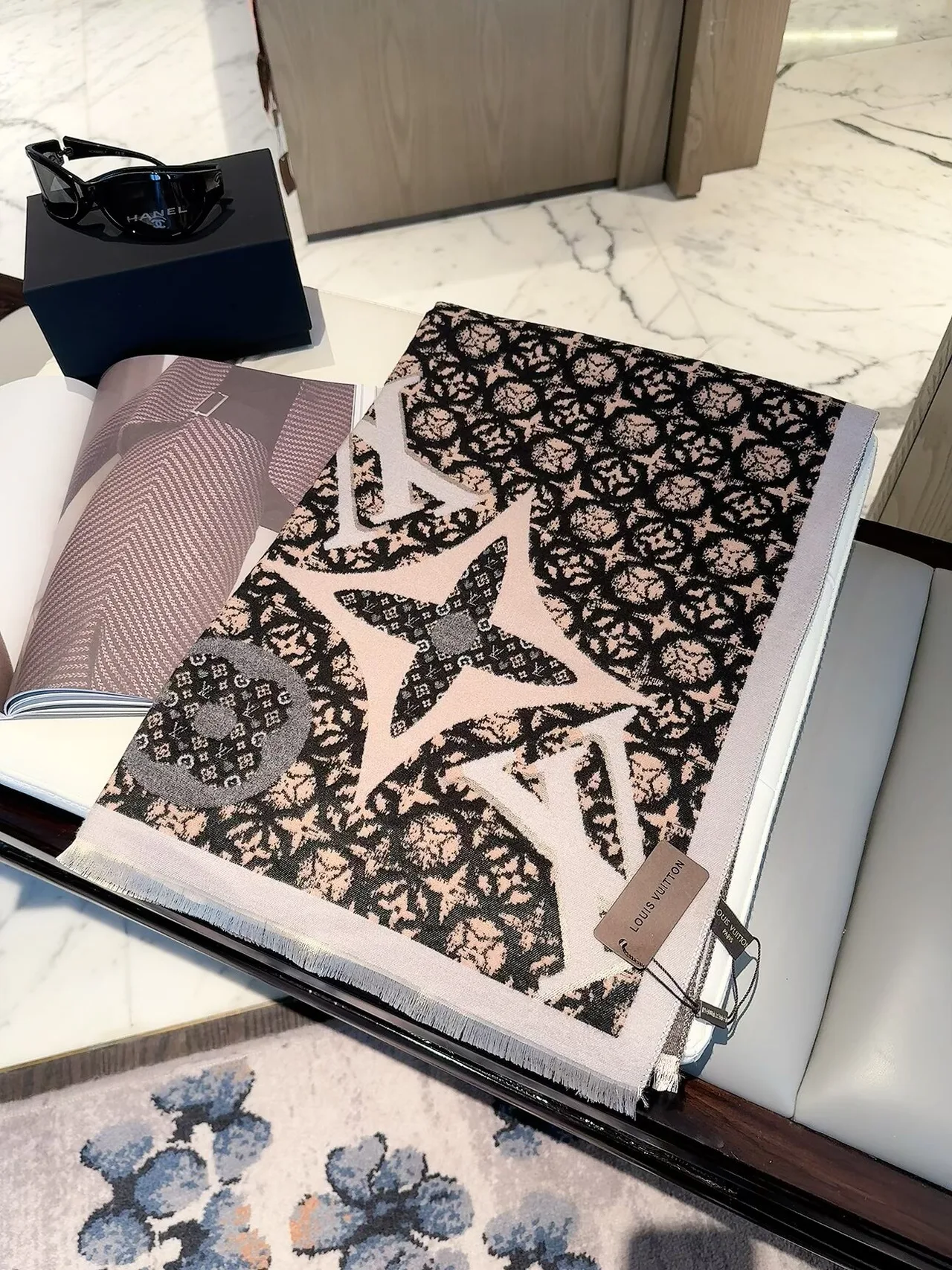 Louis Vuitton Large monogram fringed scarf in Beige & Black · view 2