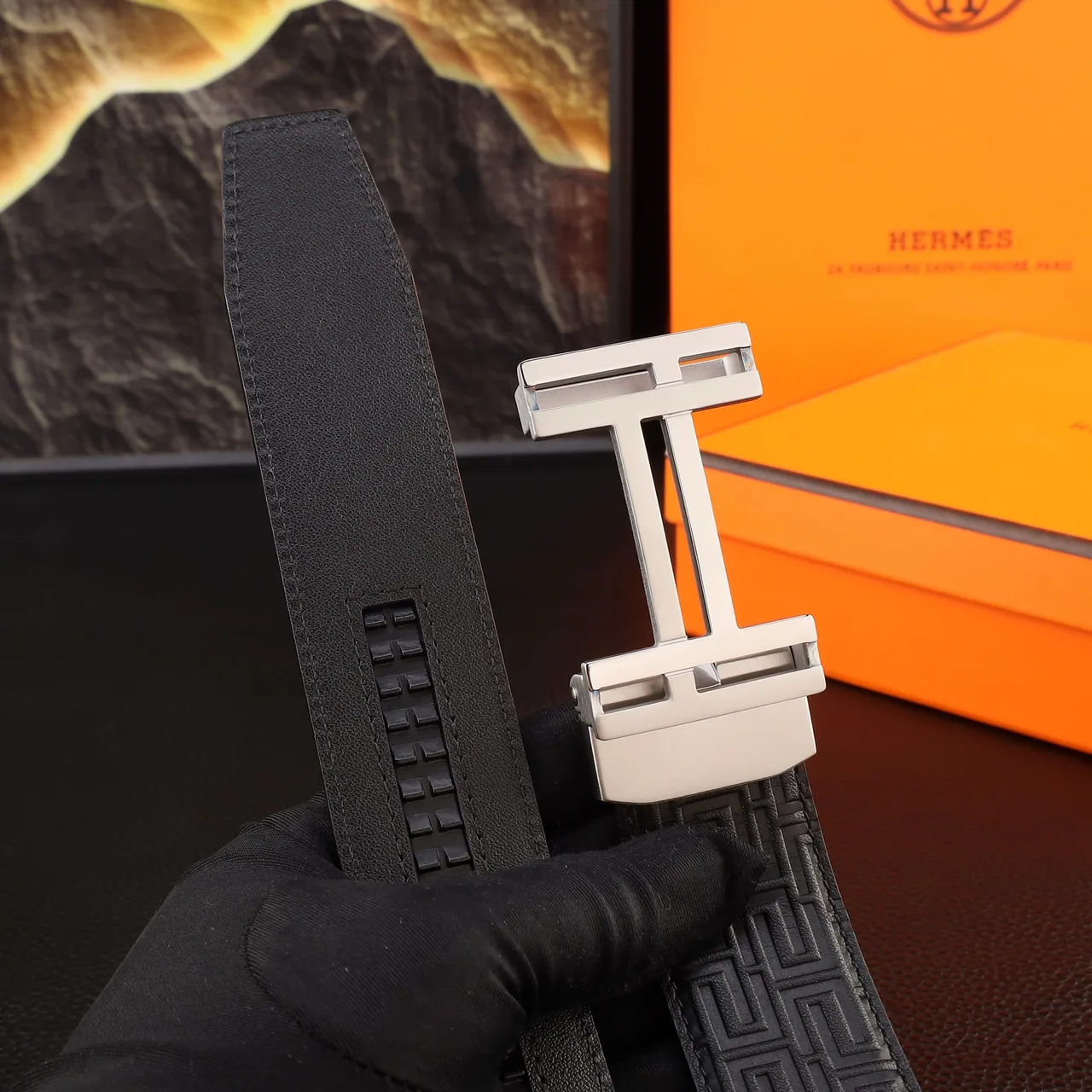 Hermes Geometric H Automatic Belt in Black · view 6