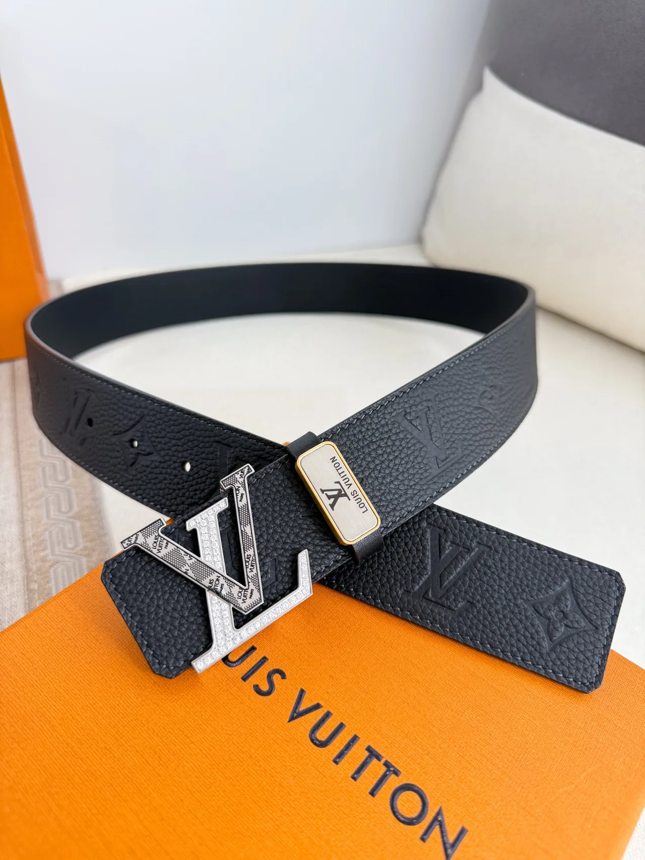 Louis Vuitton Reversible LV buckle belt in Black · view 6