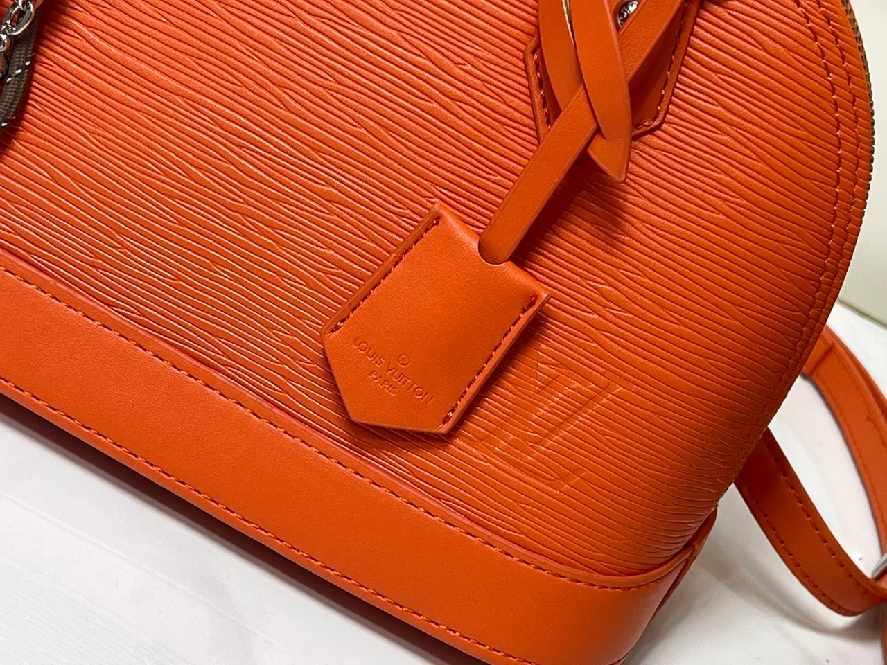 Louis Vuitton Leather Handbag in Orange · view 5
