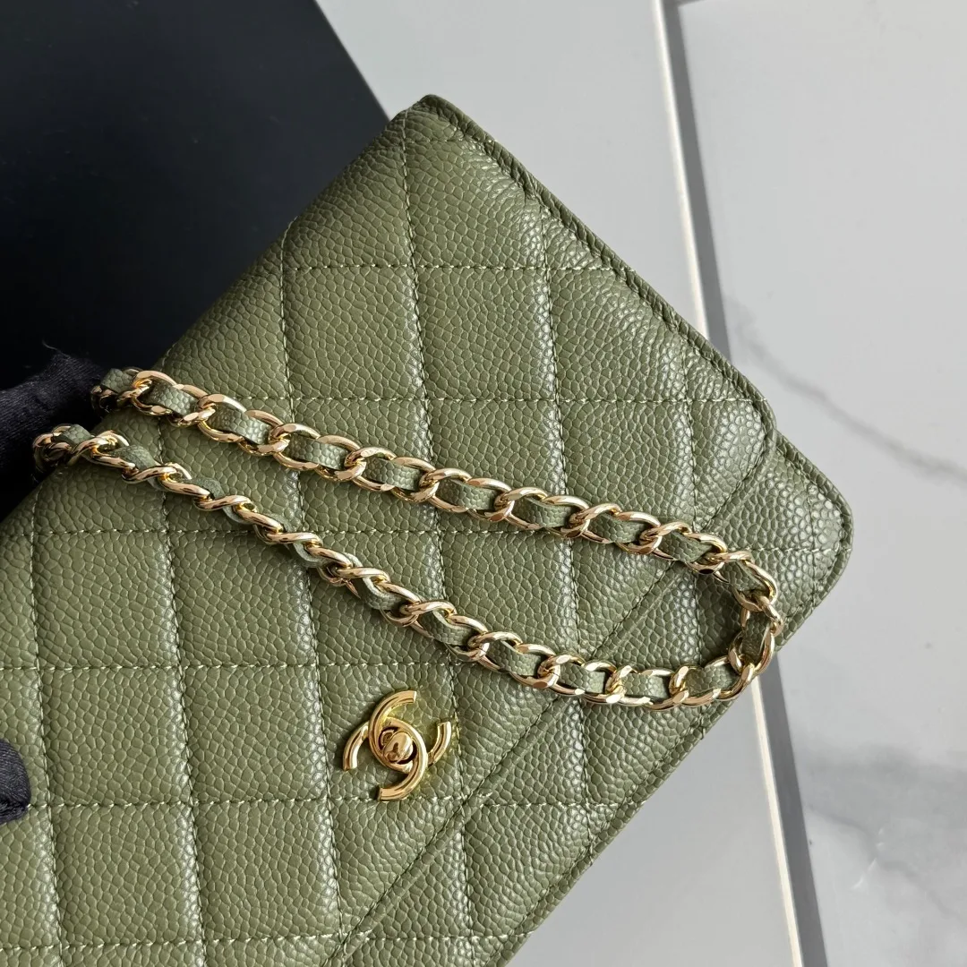 Chanel Calfskin Quilted Clutch in Green · view 7