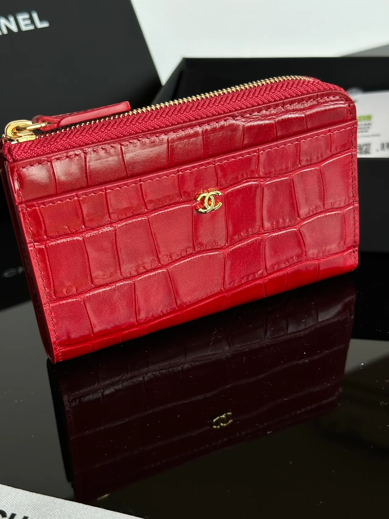 Chanel Glossy Wallet in Red · view 4