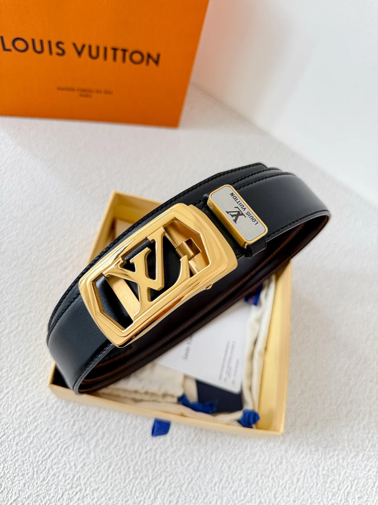 Louis Vuitton Reversible Belt in Black · view 4