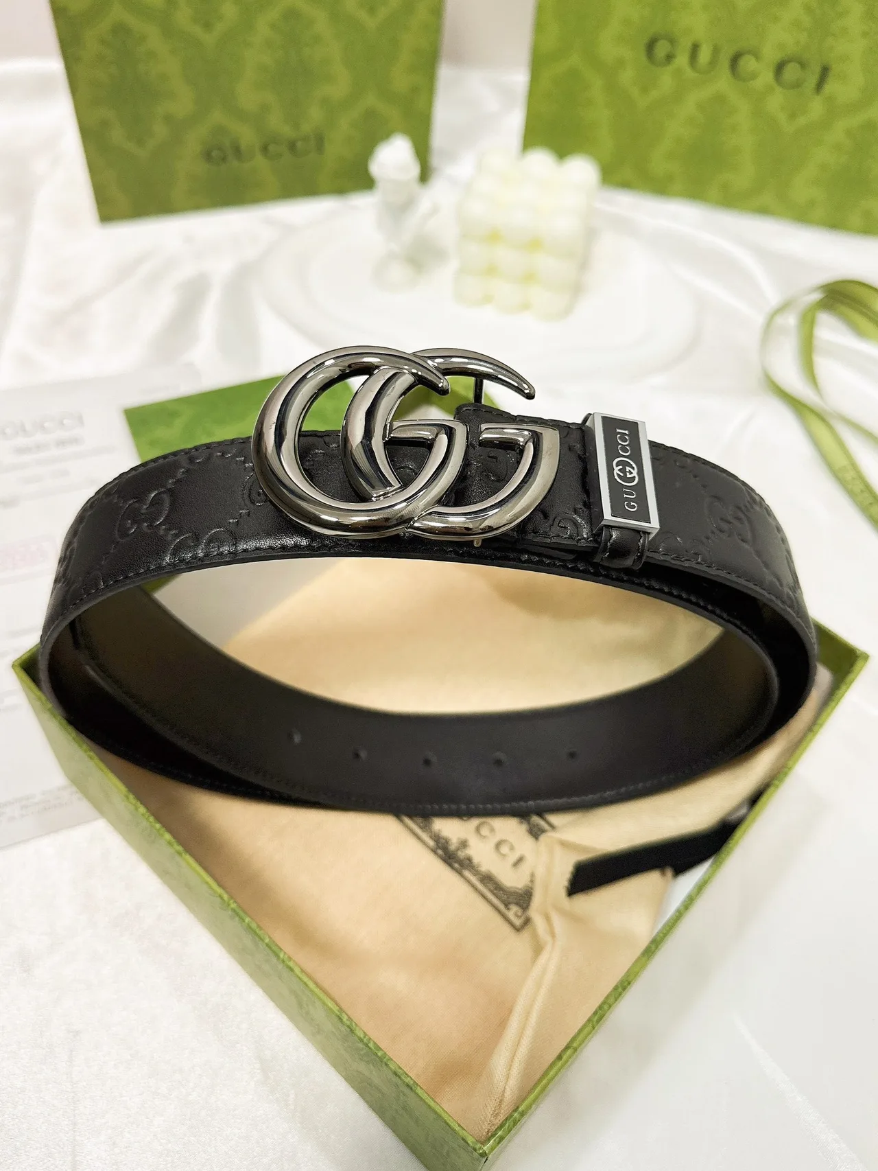 Gucci Cowhide Glossy Belt in Black · view 5