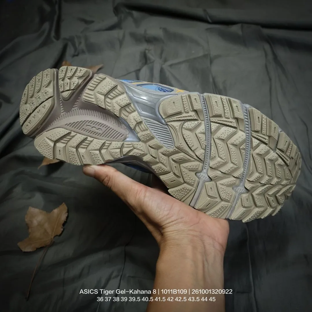 ASICS Sneakers in Blue · view 5