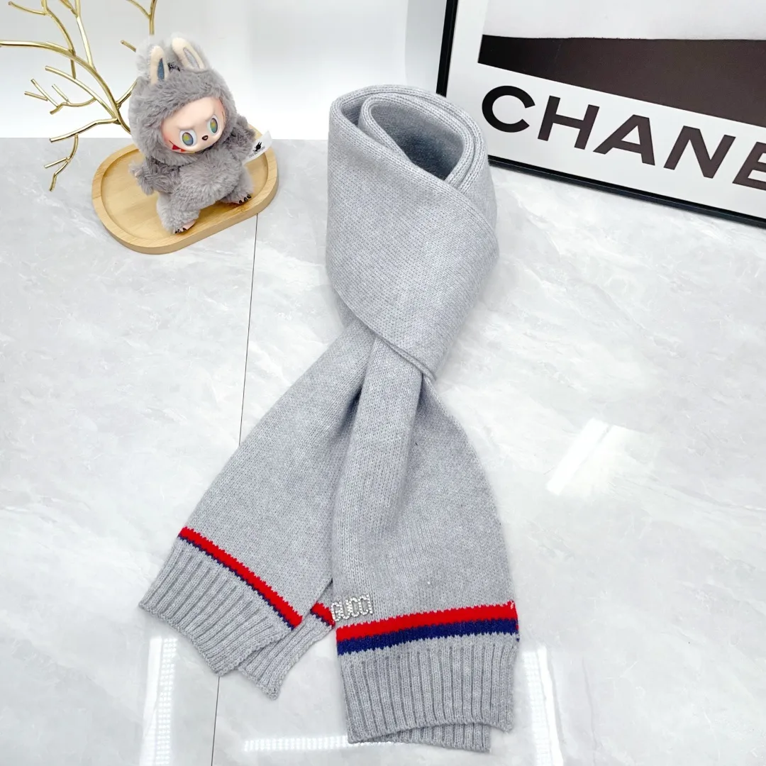Gucci Wool Ribbed Striped Hat Scarf and Gloves Set in Grey · view 4