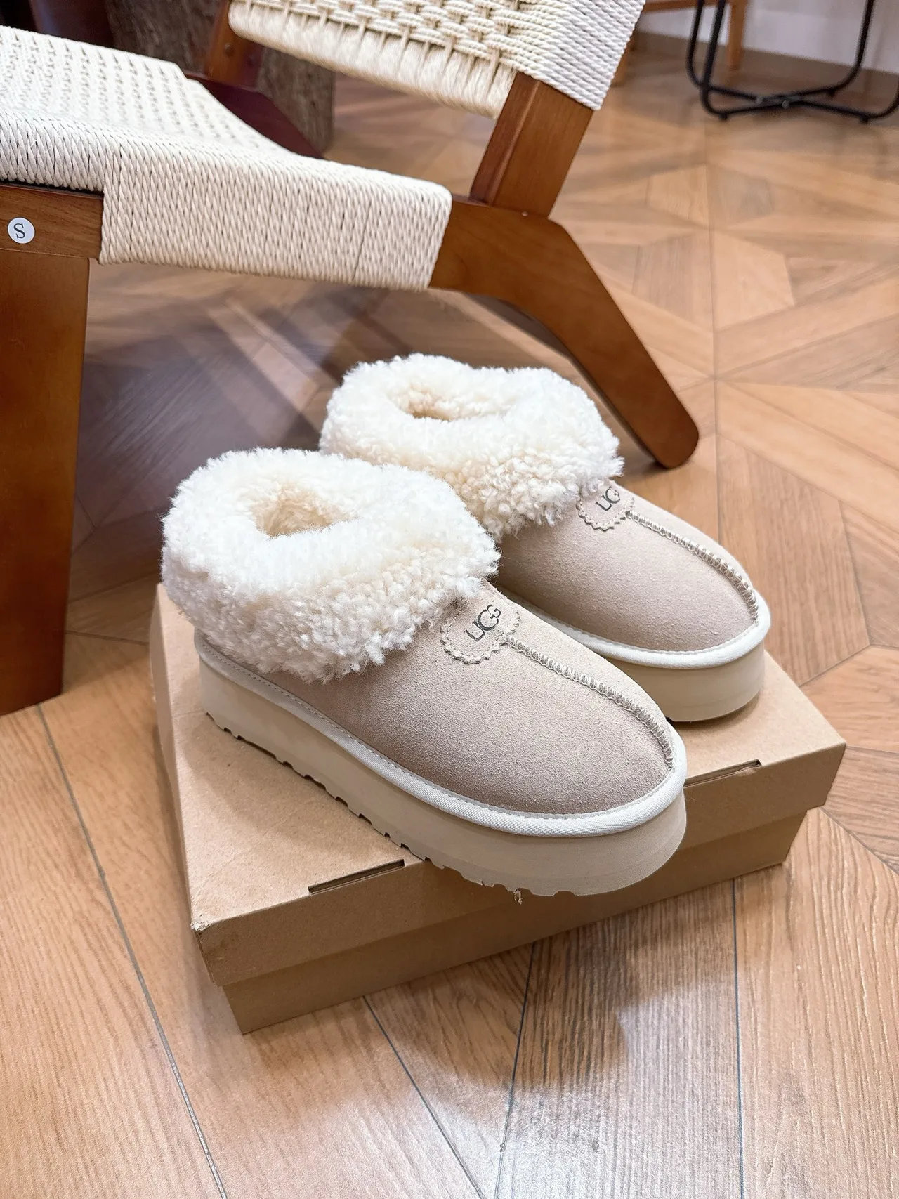 UGG Cowhide Wool Smooth Slippers in Beige · view 2