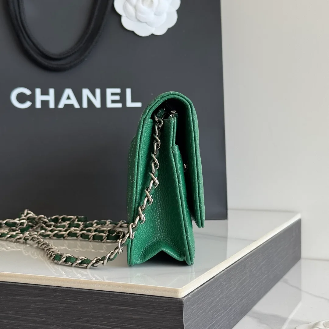 Chanel Calfskin Quilted Clutch in Green · view 4