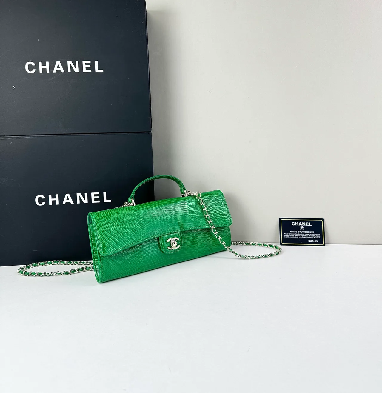 Chanel Chain Flap Wallet in Green · view 3