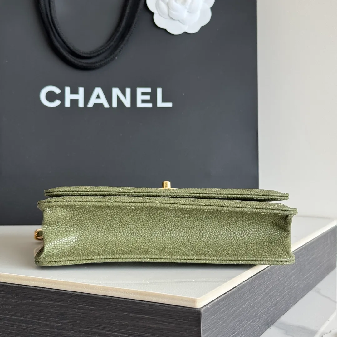 Chanel Calfskin Quilted Clutch in Green · view 5