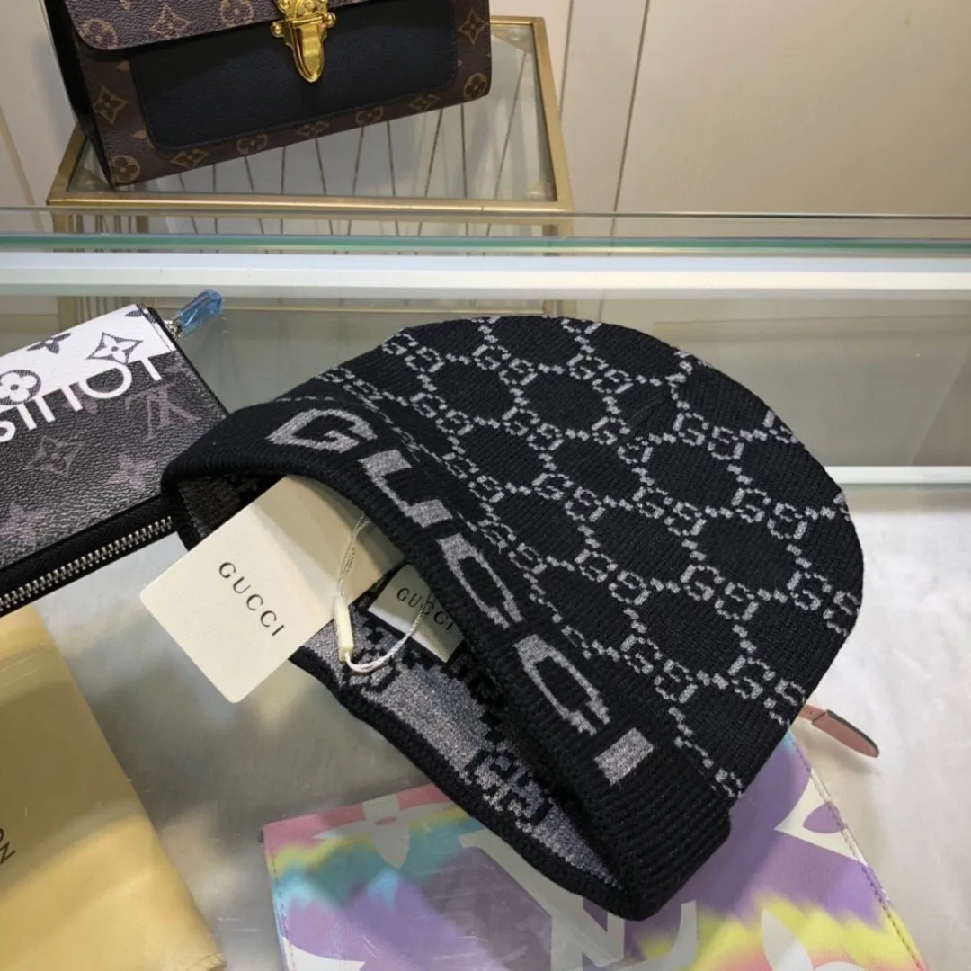 Gucci Beanie in Black & Beige & Pink & Brown · view 8