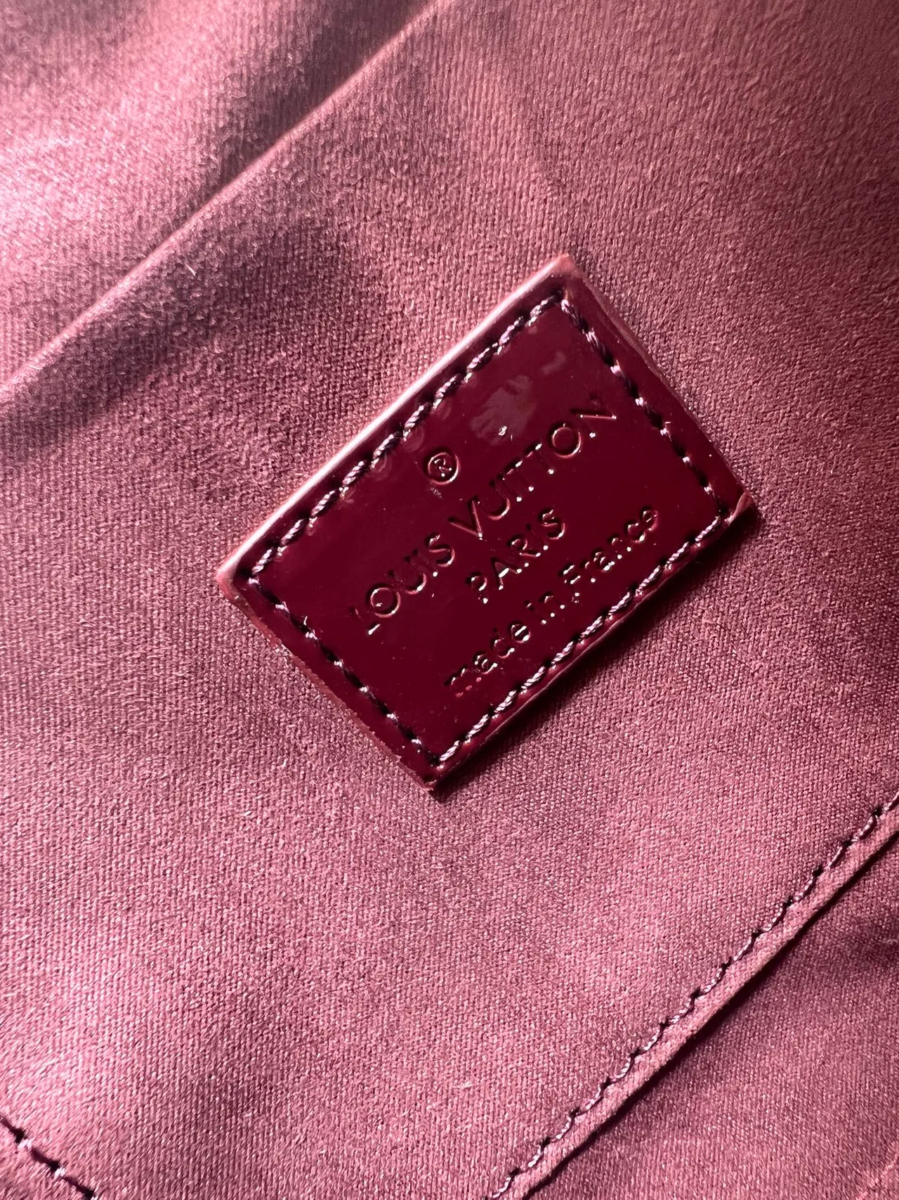Louis Vuitton Leather Glossy Handbag in Burgundy · view 8