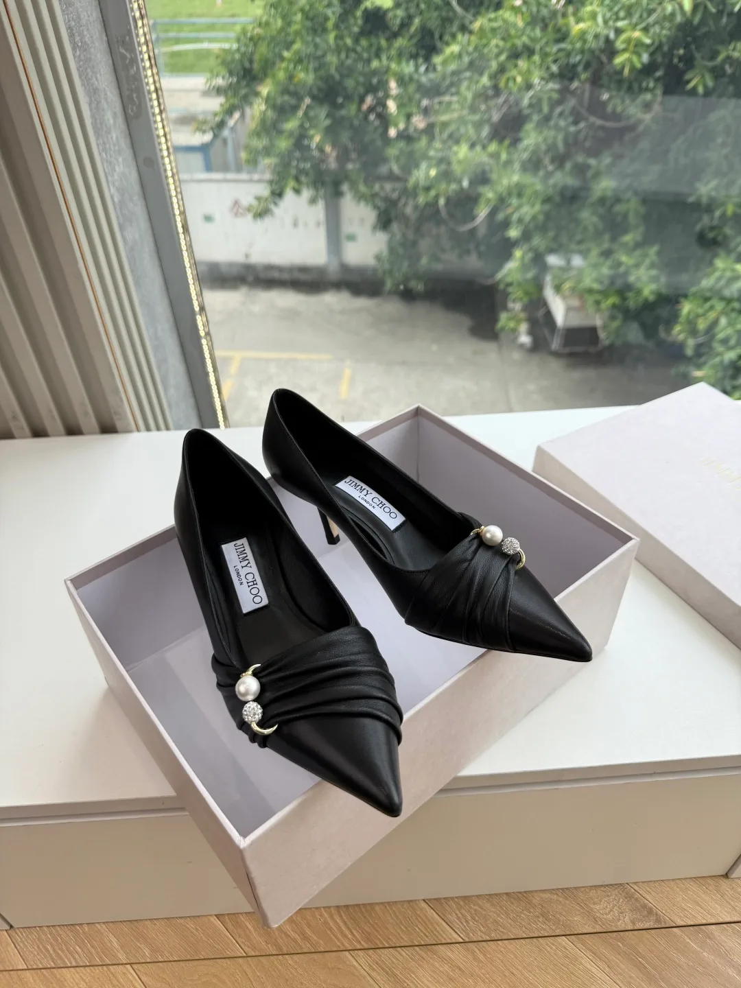 Jimmy Choo Smooth Pointed-Toe Bow Knotted Pointed Pumps in Black · view 2