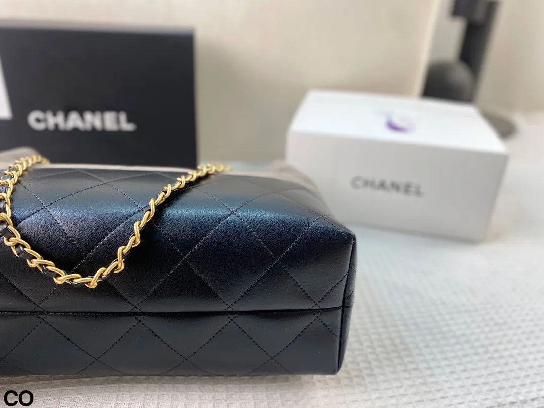 Chanel Cowhide Suede Shoulder Bag in Grey · view 6