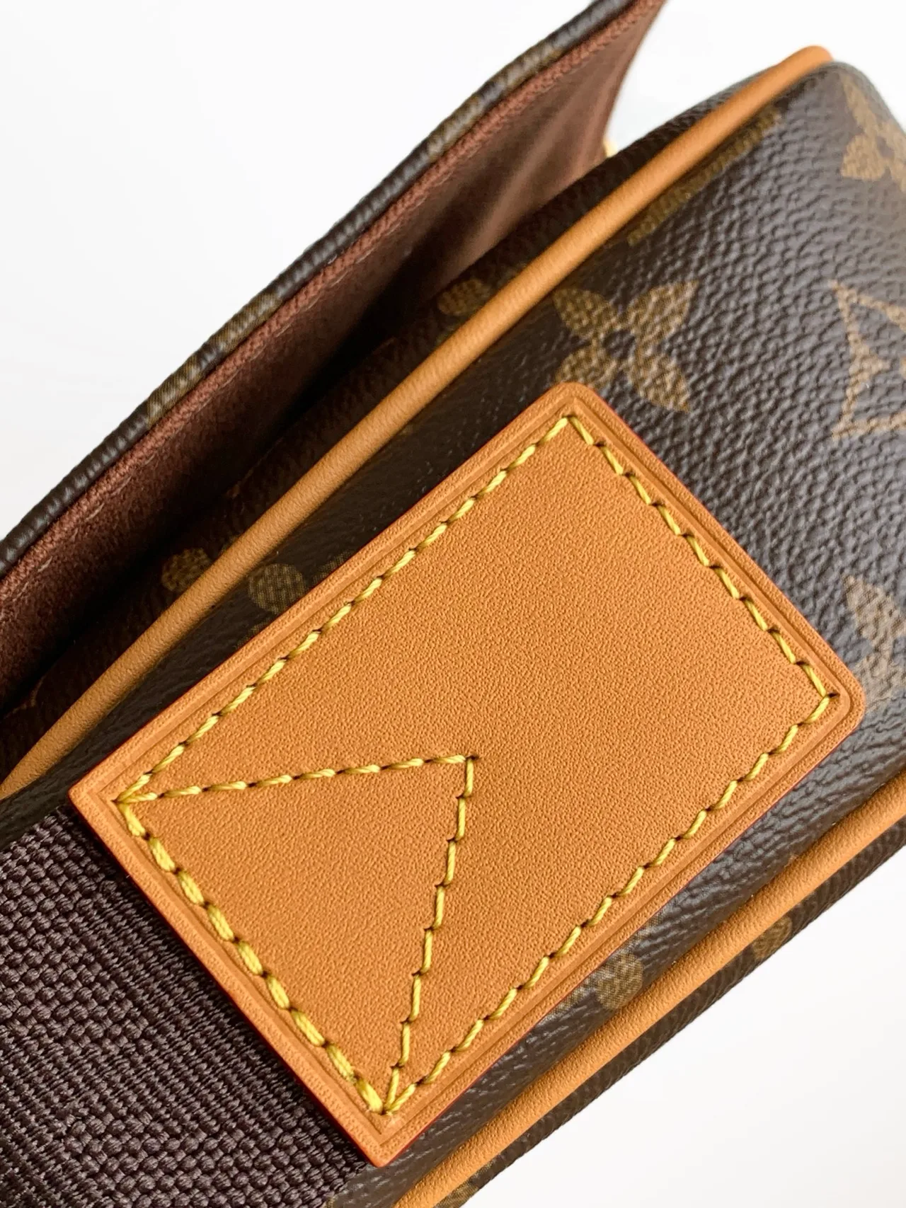 Louis Vuitton Smooth Crossbody Bag in Brown · view 8