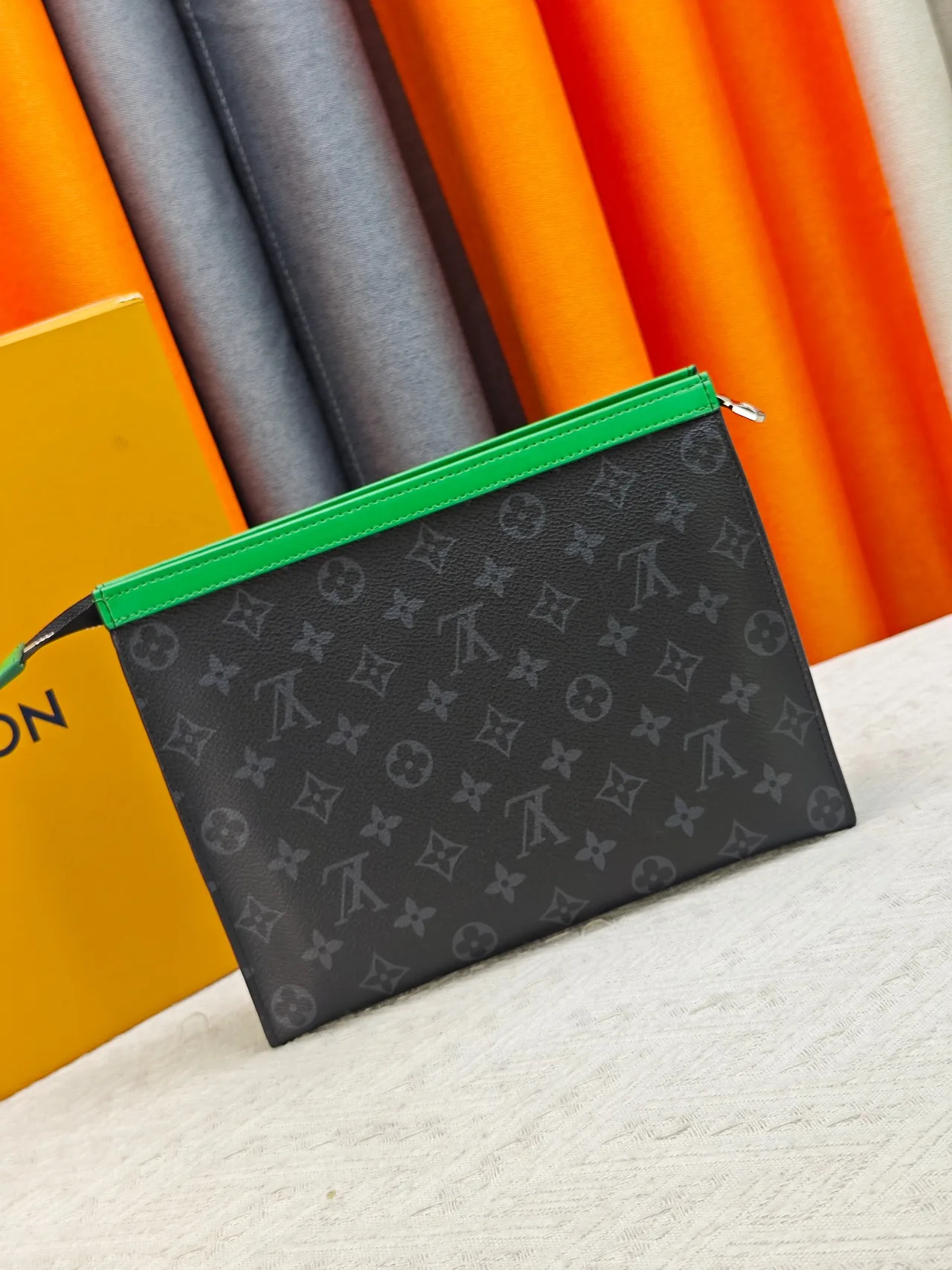 Louis Vuitton Clutch in Black · view 3