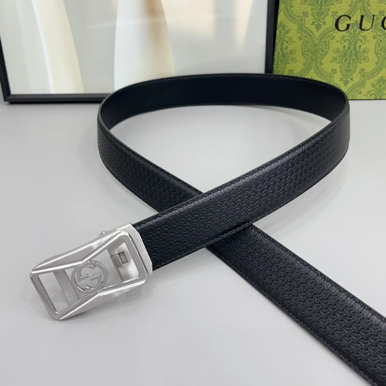 Gucci Glossy Belt in Black · view 1