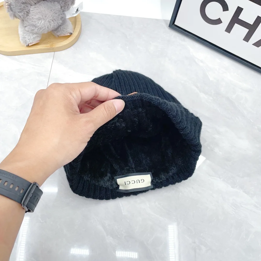 Gucci Wool Ribbed Hat scarf and gloves knit set in Blue · view 7