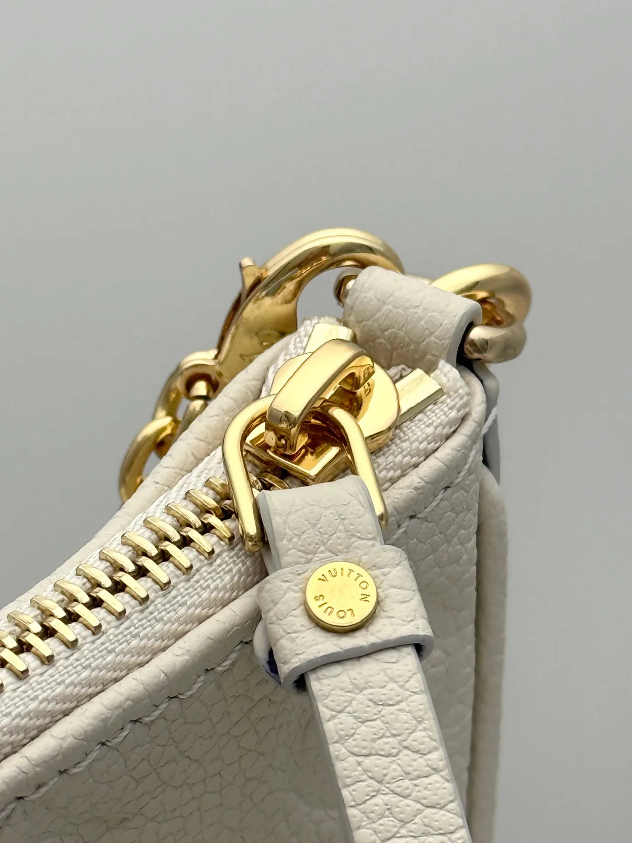 Louis Vuitton Leather Smooth Hobo Bag in Cream · view 8