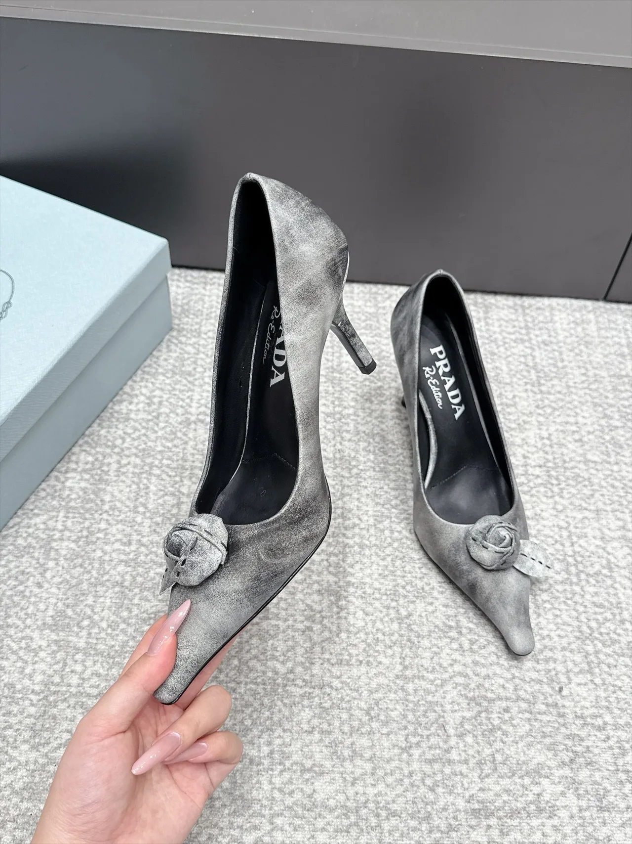 Prada Pumps in Grey · view 4