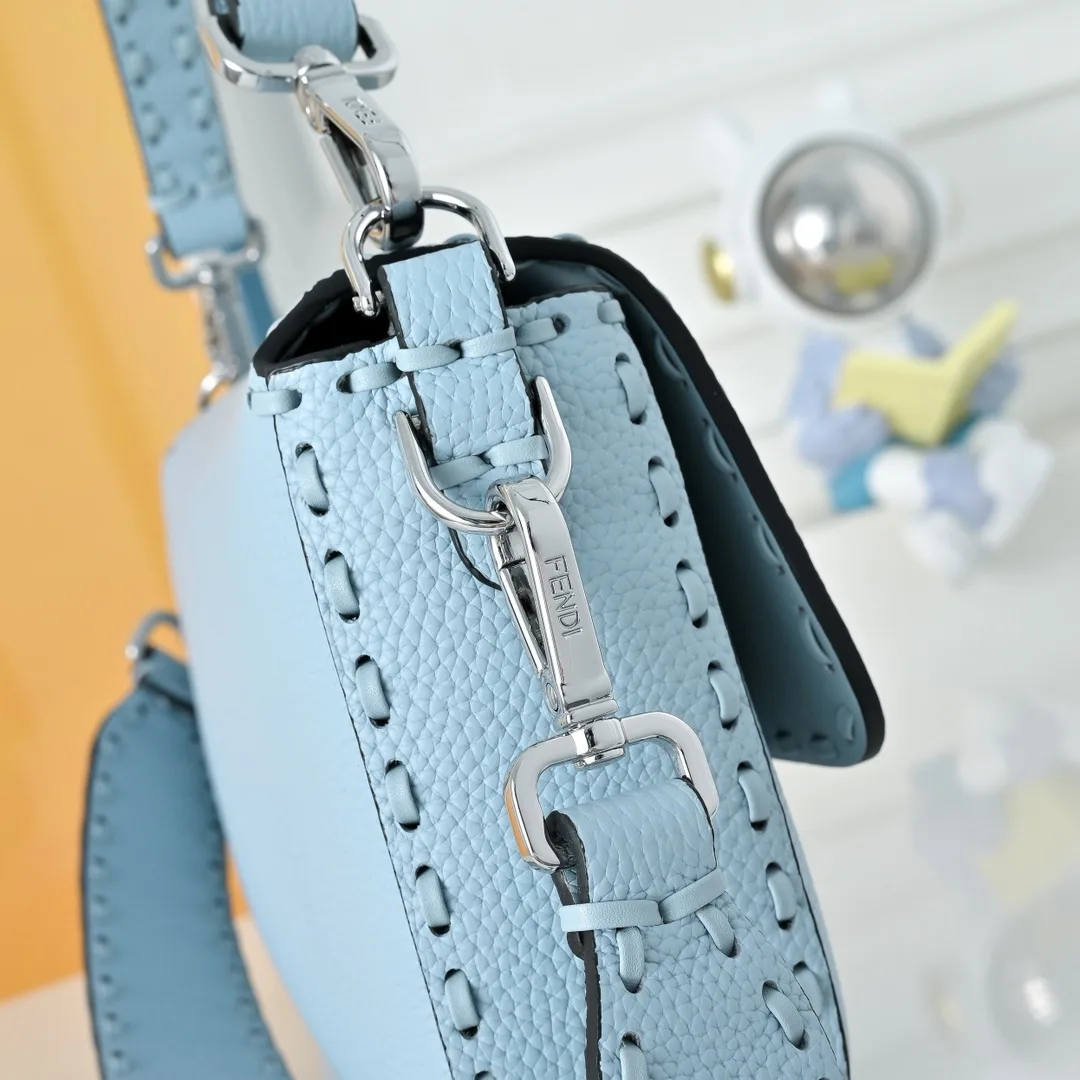 Fendi Baguette Smooth Bag in Blue · view 4