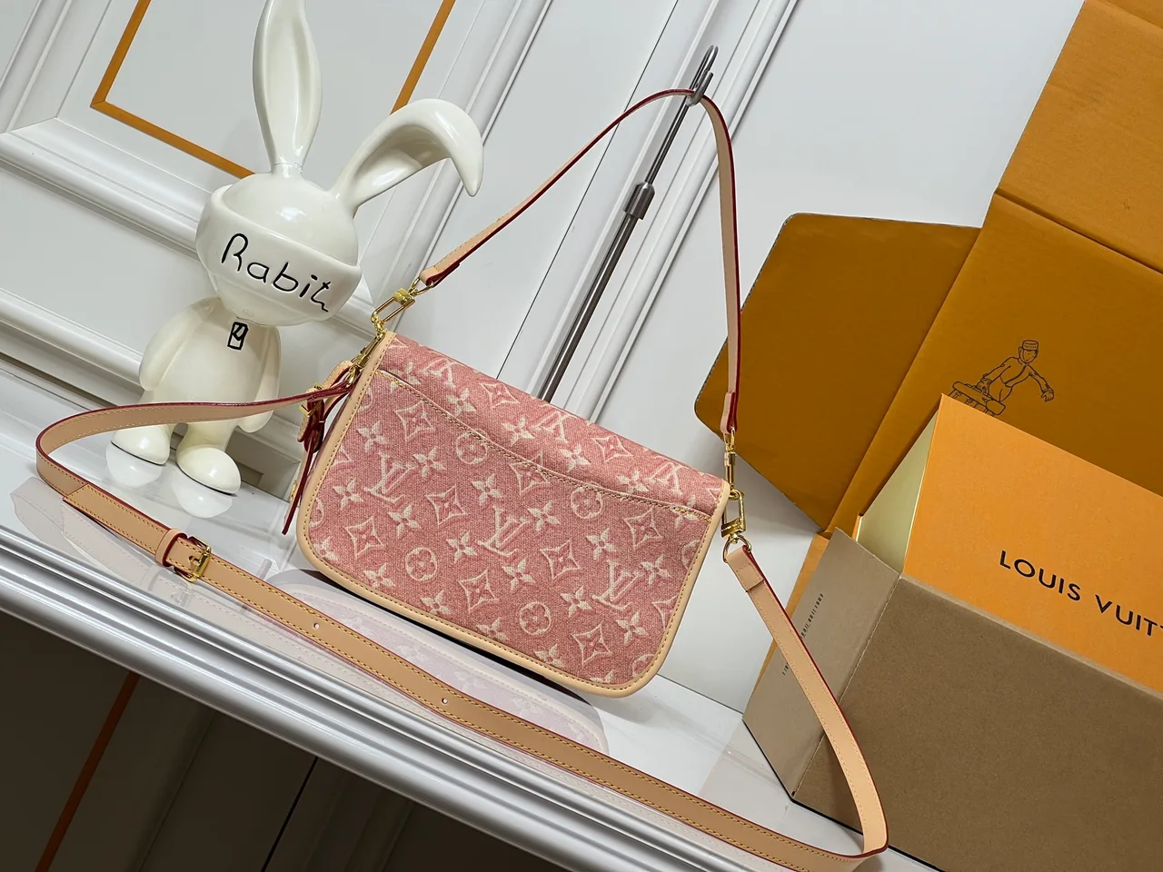 Louis Vuitton Cowhide Canvas Handbag in Pink · view 4