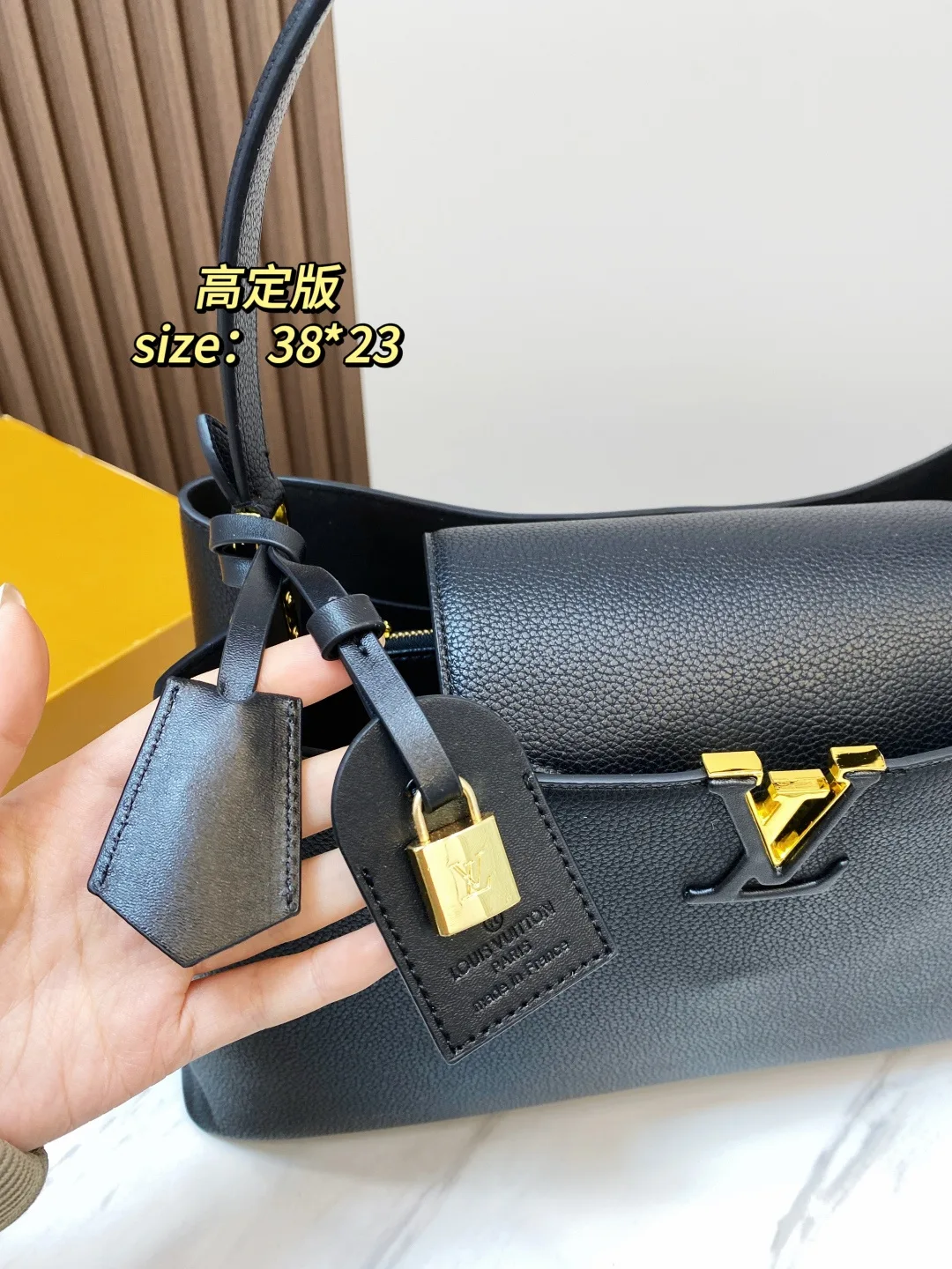 Louis Vuitton Capucines Bag in Black · view 5