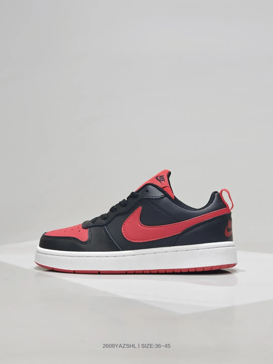 Nike Low-top sneakers in Black & Blue & Cream & White · view 1