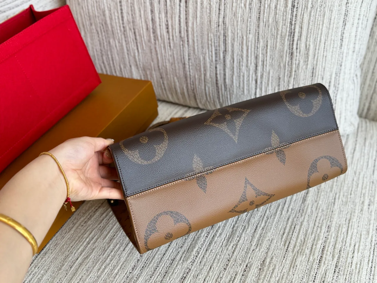 Louis Vuitton Monogram OnTheGo Tote in Brown · view 4