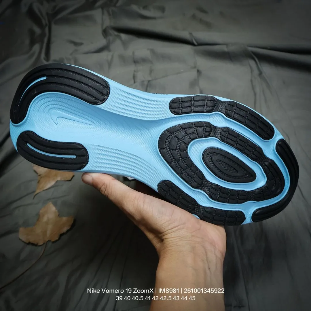 Nike Sneakers in Black · view 6