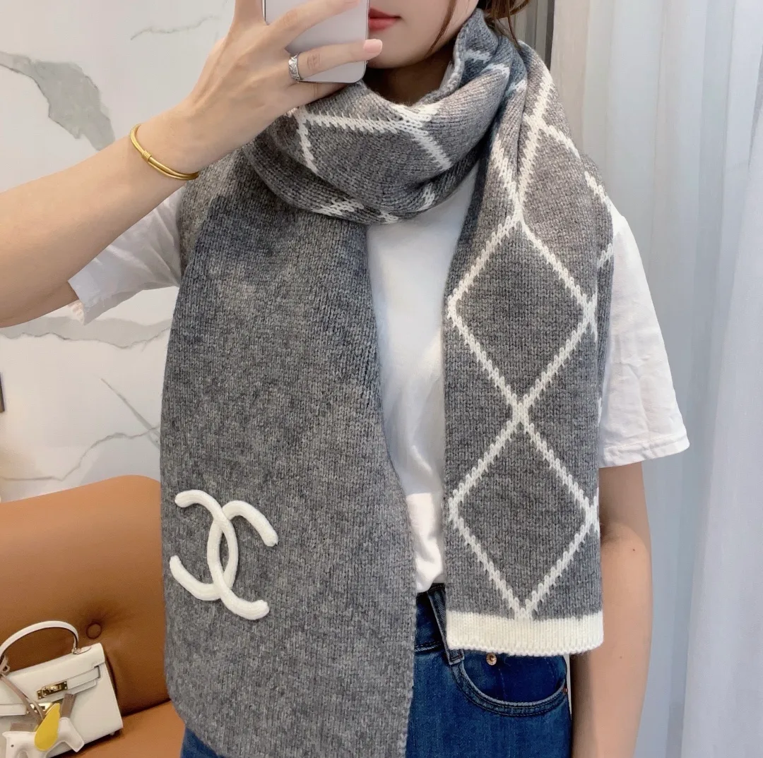 Chanel 54% Cashmere 31% Wool 15% Silk Smooth Scarf in Grey · view 2