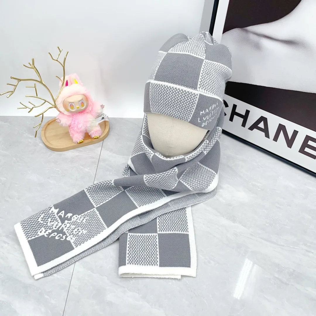 Louis Vuitton Wool Cashmere Hat and Scarf Set in Grey · view 3