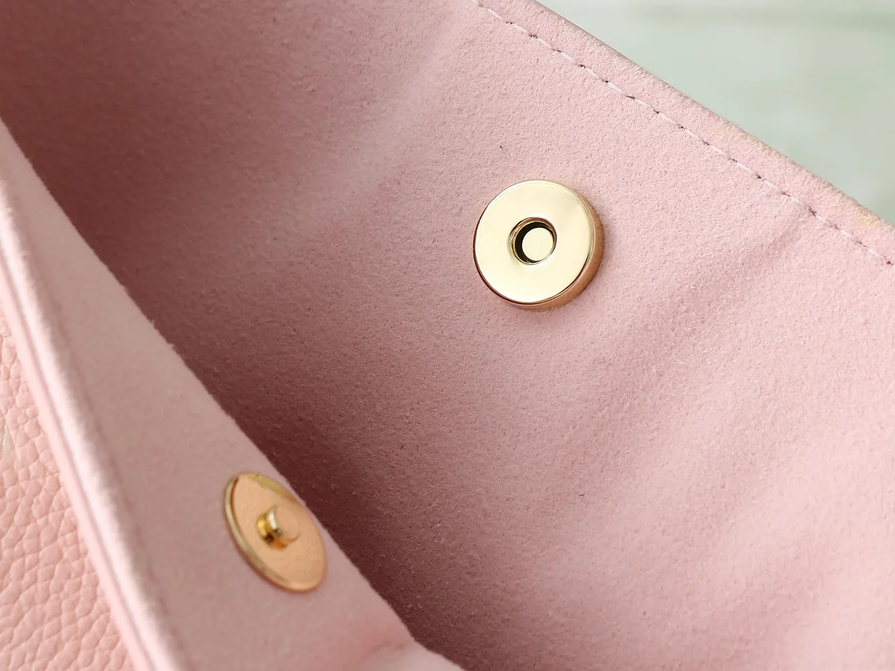 Louis Vuitton Canvas Bucket Bag with Pouch in Pink · view 7