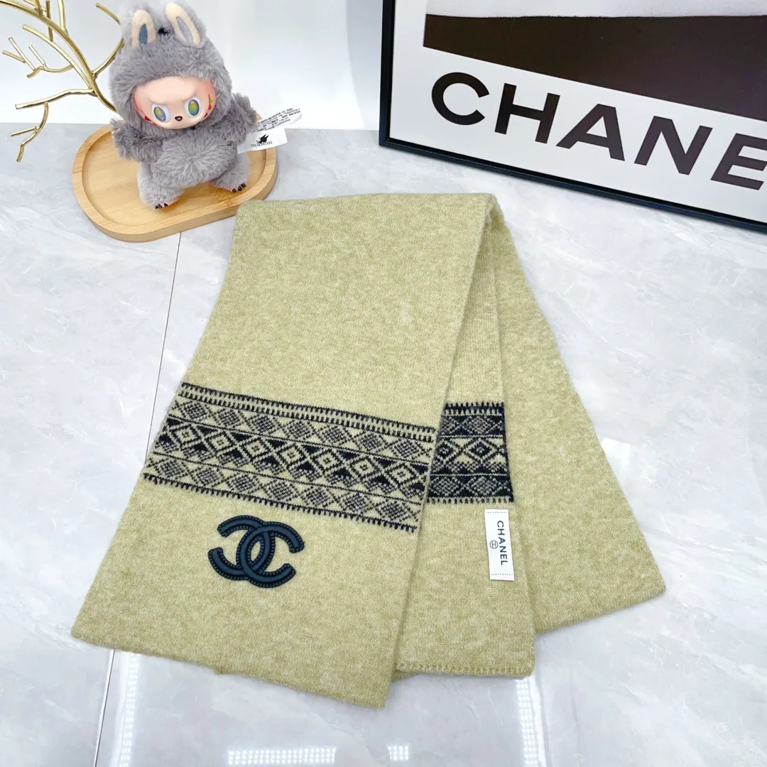 Chanel 50% Wool 50% Acrylic 3-Piece Set (Hat, Scarf & Gloves) in Green · view 3