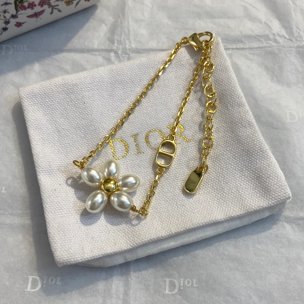 Dior Pearl Flower Bracelet in Gold · view 4