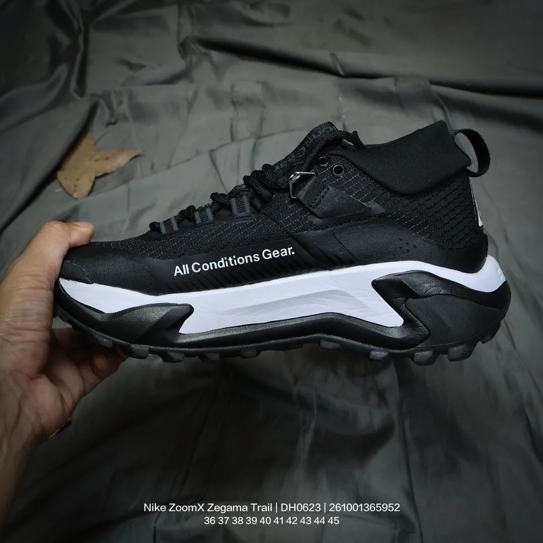 Nike Sneakers in Black · view 3