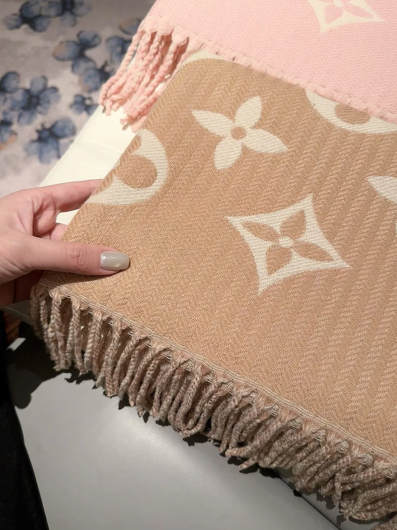 Louis Vuitton Reversible Monogram Shawl in Beige & Black · view 7
