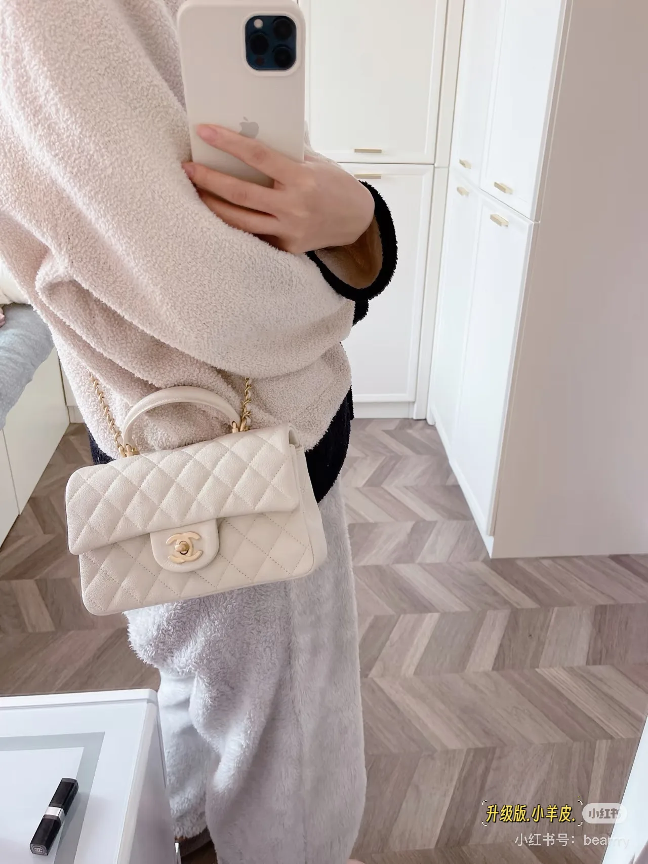 Chanel Baguette Quilted top-handle flap bag in Black & White · view 5