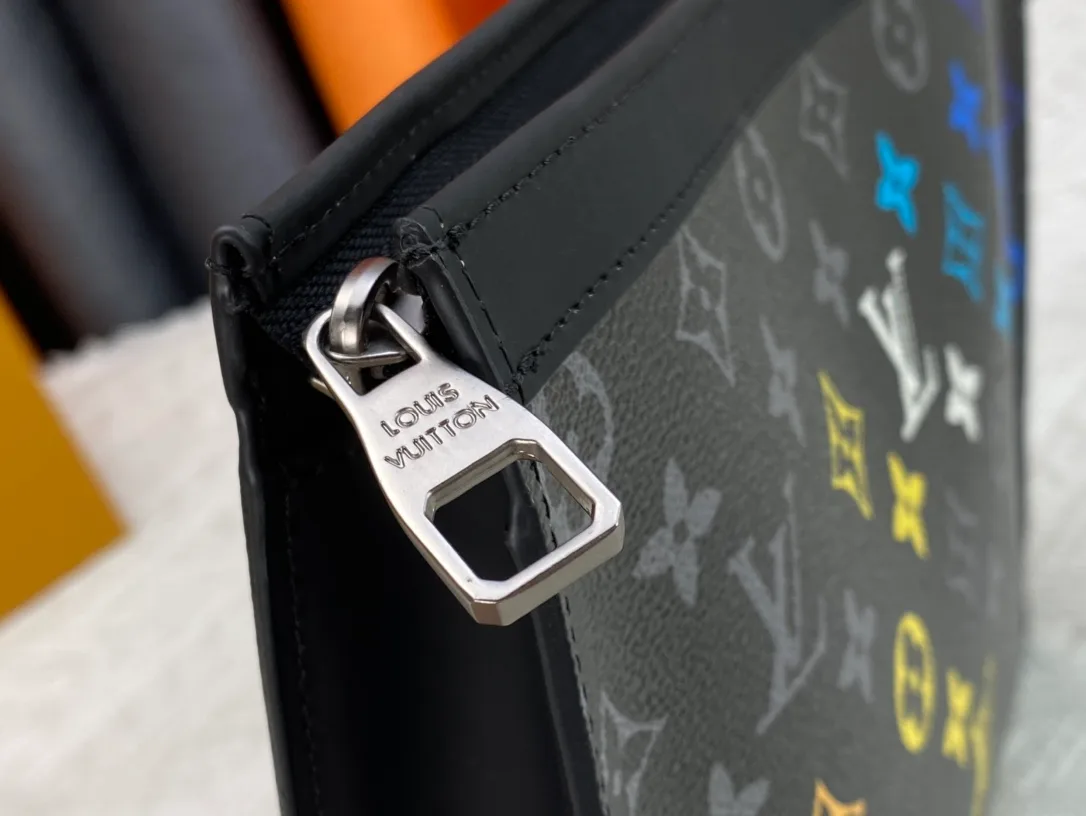 Louis Vuitton Monogram zip clutch in Black · view 7