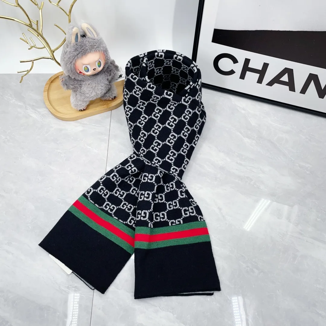 Gucci Cashmere Striped Hat and scarf knit set in Black · view 6