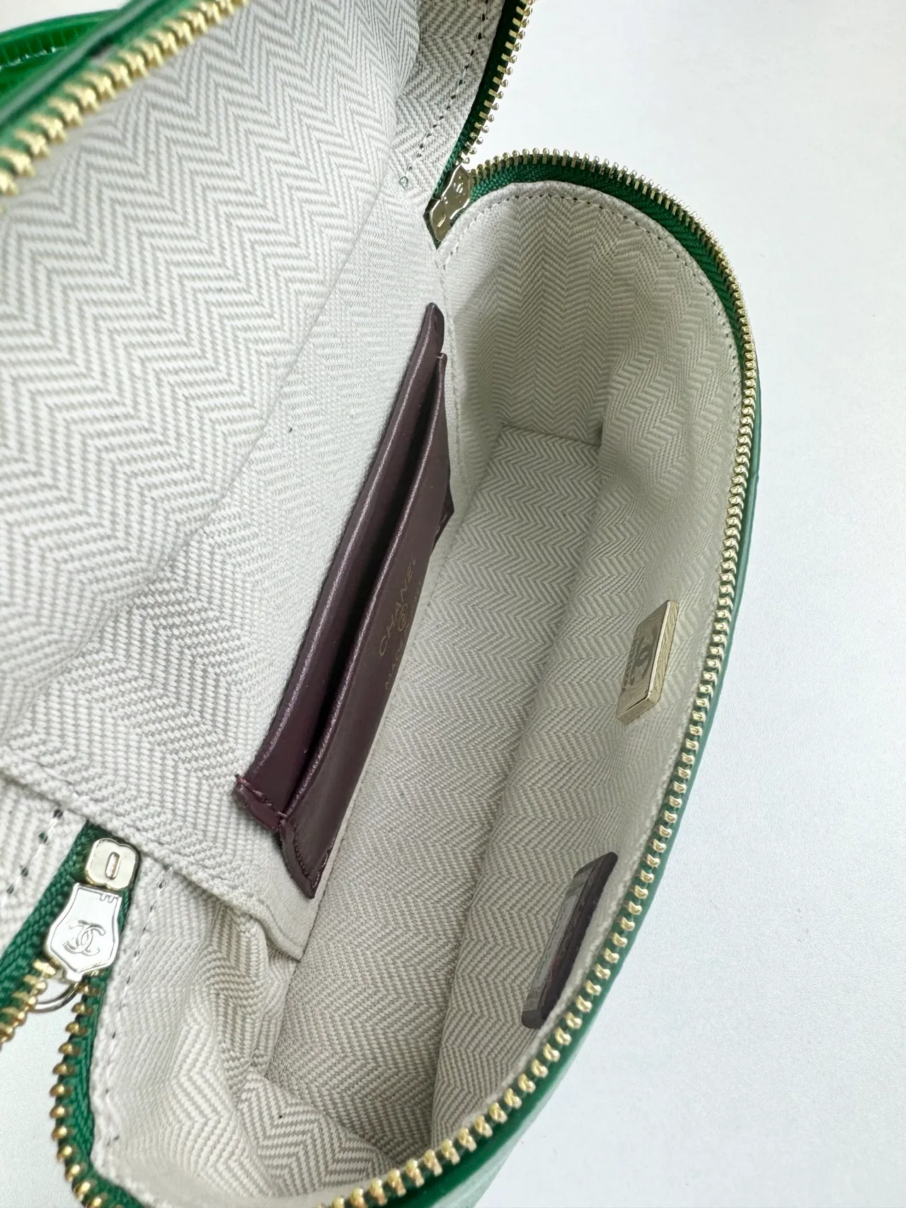 Chanel Cowhide Textured Chain-Strap Vanity Bag in Green · view 8