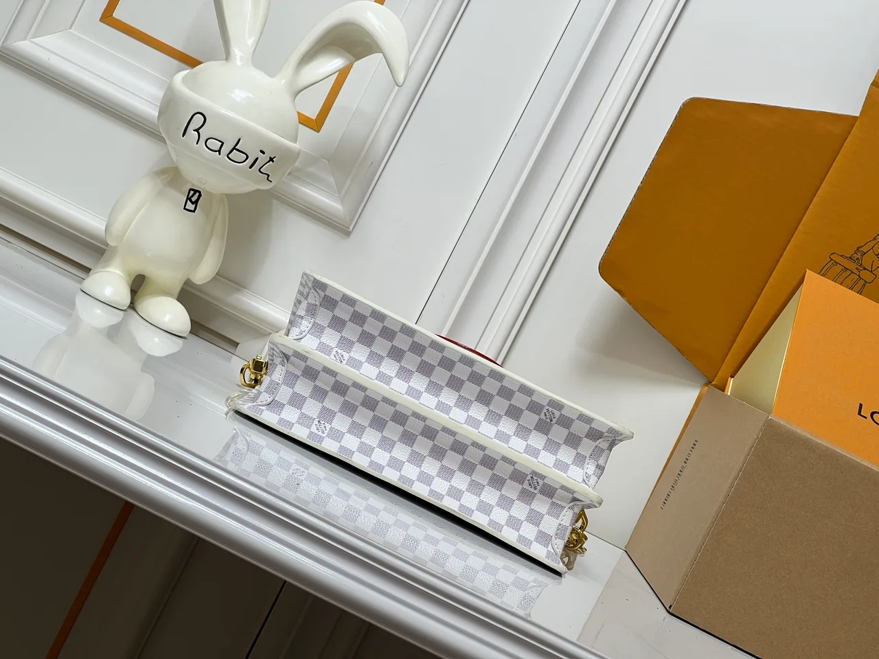 Louis Vuitton Cowhide Canvas Dauphine Soft flap shoulder bag in White · view 7